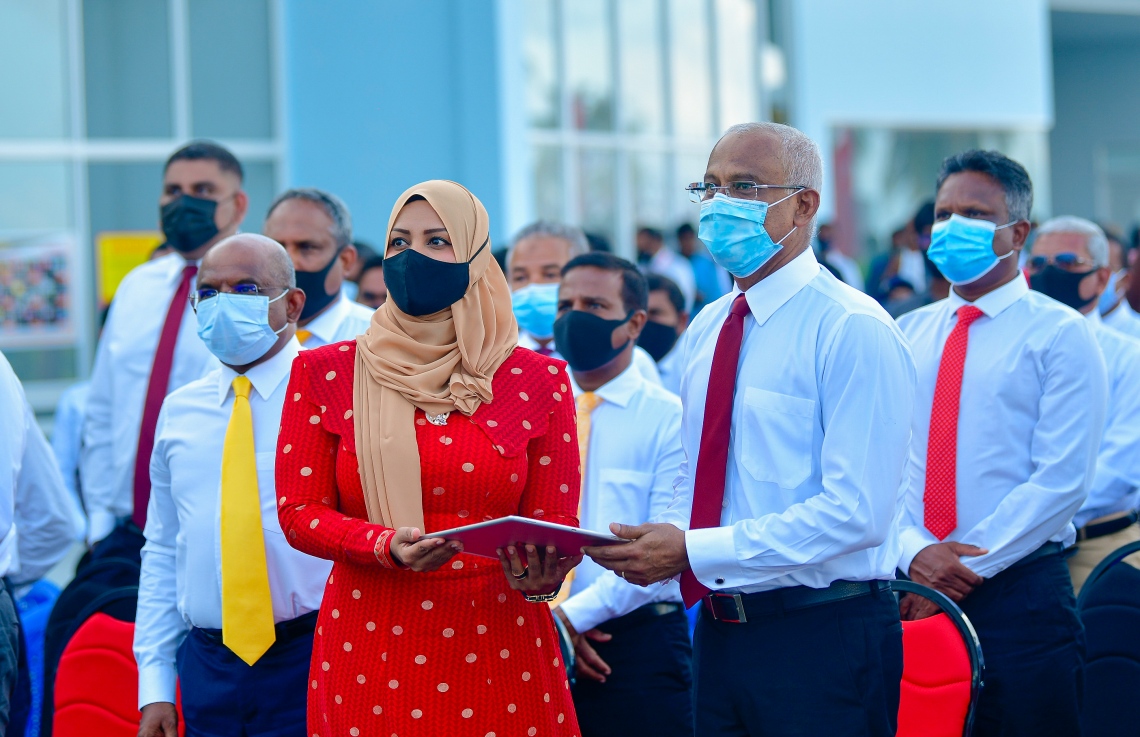 ހޯރަފުށި: ނޮވެމްބަރު 19، 2020- ރިއާސީ ކެމްޕޭންގައި ވެވަޑައިގަތް ވައުދާ އެއްގޮތަށް ހޯރަފުށީގައި ސަރުކާރުން ހެދި   އެއާޕޯޓް ރަސްމީކޮށް ހުޅުވުން. .-- ފޮޓޯ: އަހުމަދު އަވްޝަން/މިހާރު