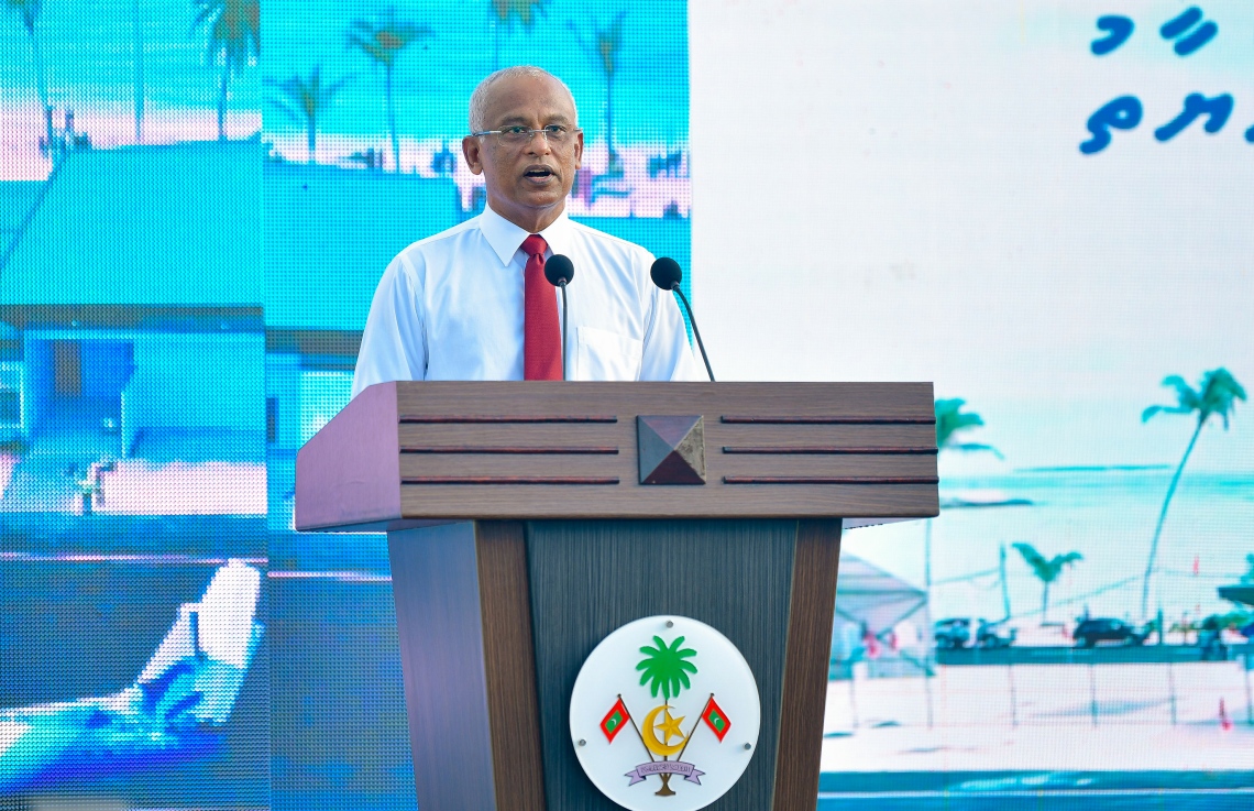 ހޯރަފުށި: ނޮވެމްބަރު 19، 2020- ރިއާސީ ކެމްޕޭންގައި ވެވަޑައިގަތް ވައުދާ އެއްގޮތަށް ހޯރަފުށީގައި ސަރުކާރުން ހެދި   އެއާޕޯޓް ރަސްމީކޮށް ހުޅުވުން. .-- ފޮޓޯ: އަހުމަދު އަވްޝަން/މިހާރު