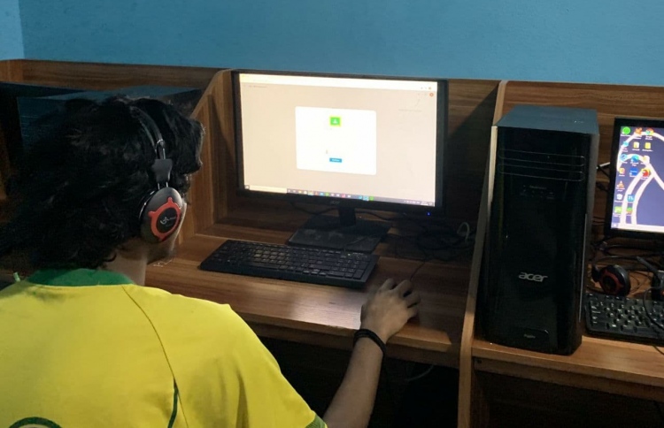 ދިރާގުން ކުޑަކުދިންގެ ހިޔާއަށް ސާމާނު ހަދިޔާކޮށްފި