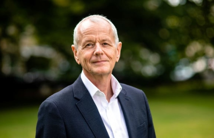 ގެނބުނު ޗައިނާ ދަރިވަރަކު ސަލާމަތްކުރީ ޑިޕްލޮމެޓެއް