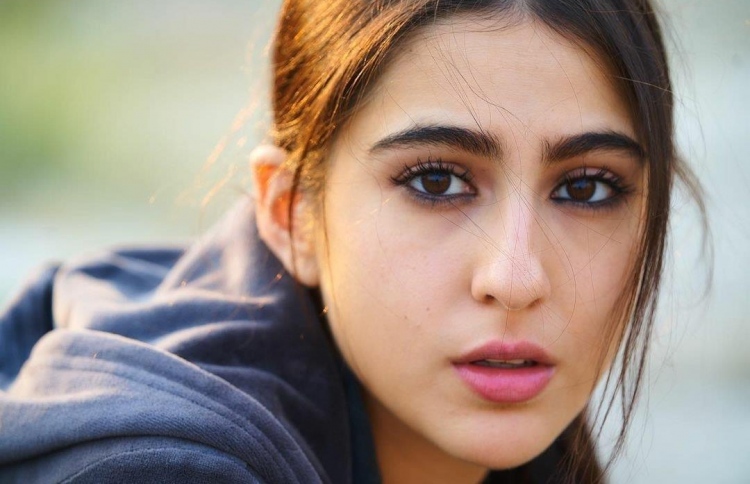 ބޮލީވުޑްގެ ޚަބަރުތައް ކުރުކޮށް