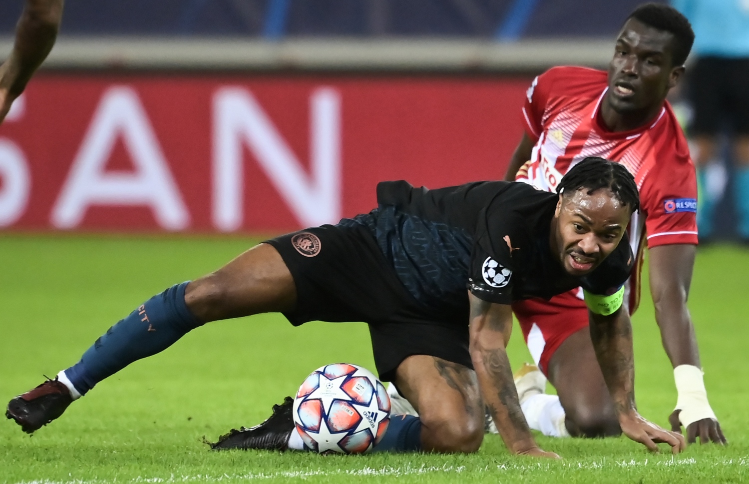 ސިޓީގެ ސްޓާލިން އަތުން ބޯޅަ ހޯދަން އޮލިމްޕިއާކޯސްގެ ބާ މަސައްކަތްކުރަނީ.-- ފޮޓޯ: އޭއެފްޕީ