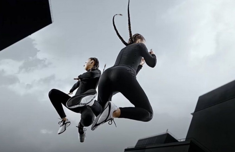 ބެލެންސިއާގާގެ އާ ކަލެކްޝަން ވީޑިއޯ ގޭމަކުން