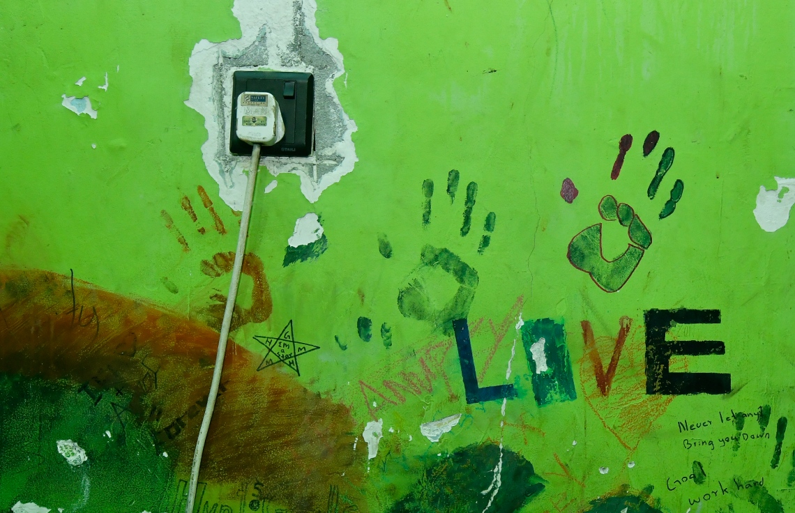 ބައެއް މީޑިއާތަކާ އެކު، ފުލުހުން ހިނގި ޑްރަގް އޮަޕަރޭޝަންގެ ތެރެއިން.---ފޮޓޯ: ނިޝާން އަލީ/މިހާރު