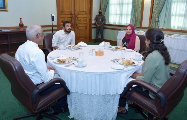 ޝީލާގެ ނާސްތާ ރައީސްގެ ސުފުރާމައްޗަށް