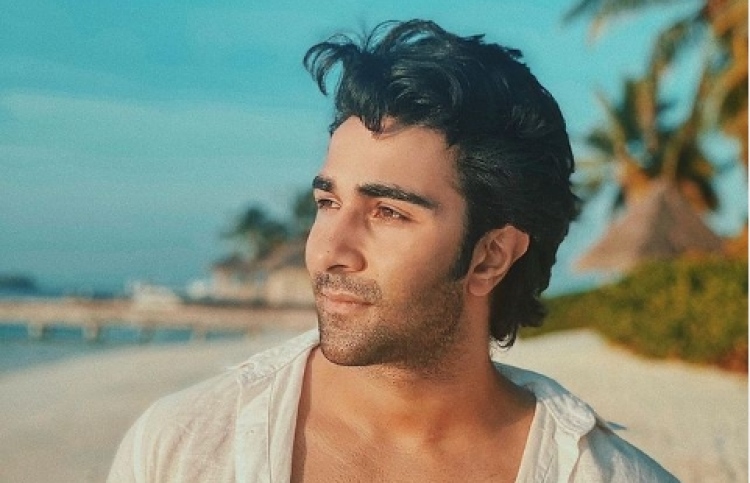 ބޮލީވުޑް ތަރިން ރާއްޖެ އަންނާތީ އިންޑިއާގައި ބަހުސެއް