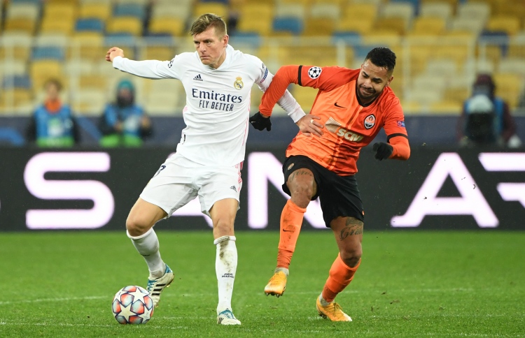 އިންޓަ އަށް އުއްމީދެއް، ރެއާލް އަށް ޕްރެޝަރު