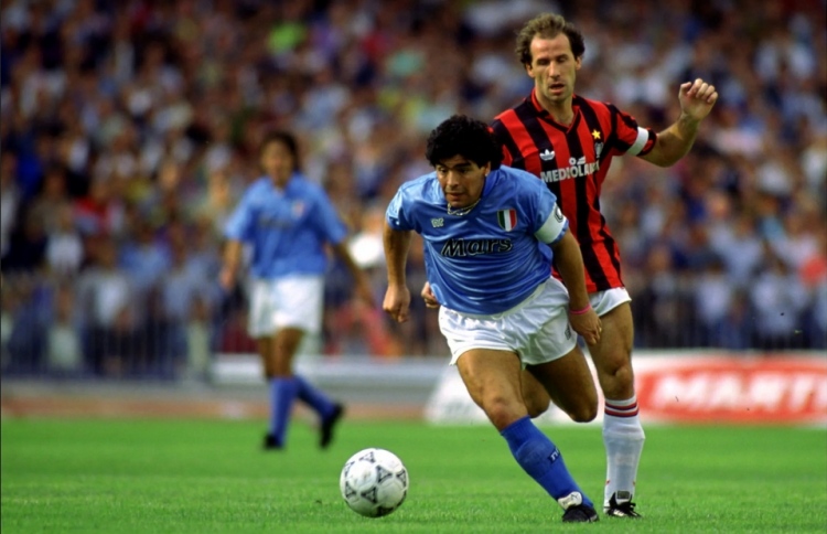 ނަޕޯލީ ސްޓޭޑިއަމުގެ ނަން މަރަޑޯނާގެ ނަމަށް ބަދަލުކޮށްފި