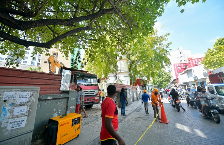 ޒިކުރާ މިސްކިތް ހުރި ބިމުގައި ވަގުތީ މިސްކިތެއް ހަދަނީ