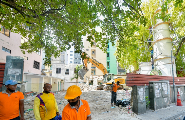 ކުނި އަޅާތީ ޒިކުރާ މިސްކިތް ތަޅާލައި، ބިން ސާފުކުރަނީ