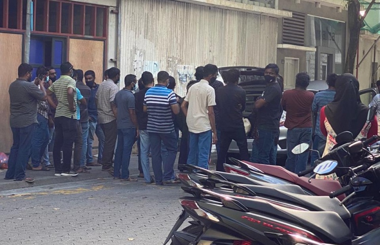 ދެ ސޫޓްކޭހާއި ދެ ގޯނީގައި 71 ކިލޯގެ ޑްރަގްސް!