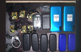 Mobile phones, chargers, a Wi-Fi router, USB cables and SIM cards seized during an attempt to smuggle contraband inside Maafushi Prison with a drone, on December 8, 2020. PHOTO/MCS