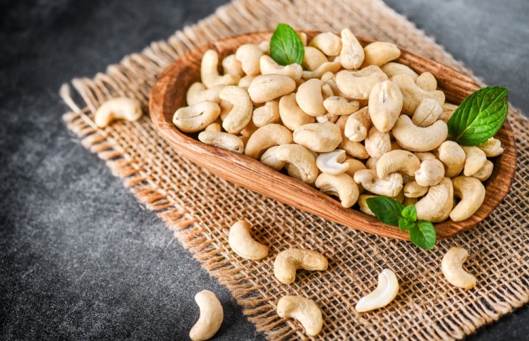 ކޮލެސްޓްރޯލާ ދެކޮޅަށް ކެޝޫ ނަޓްސް