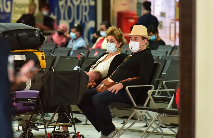 ޔޫކްރެއިންގެ ގިނަ އަދަދެއްގެ ޓޫރިސްޓުން ތާށިވެފައި