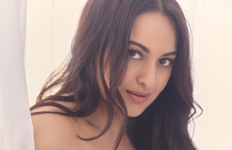 ސިޔާސީ ދާއިރާއަށް ނުކުންނާކަށް ނޫޅެން: ސޮނާކްޝީ