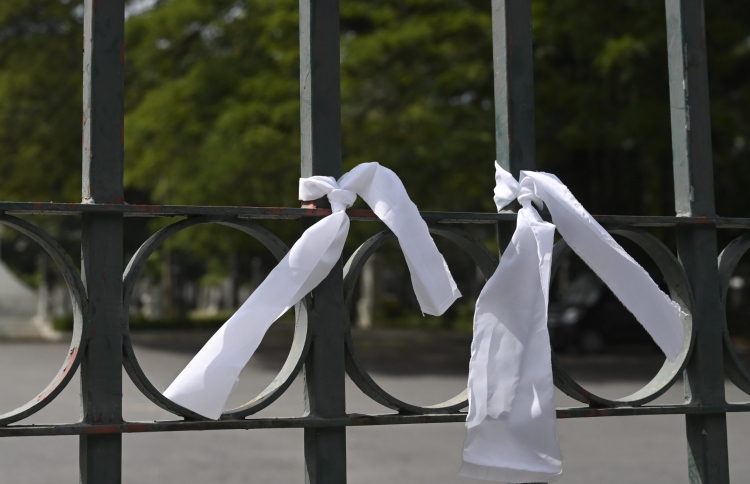 ކުއްޖަކު އަންދާލުން: މަރުގެ ޚަބަރާ އެކު ދިނީ އަޅިކޮޅު