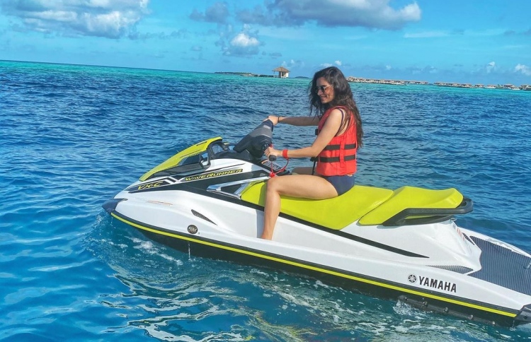 ރީތީގެ ރާނީ މަނޫޝީ ޗިލާރް ރާއްޖޭގައި