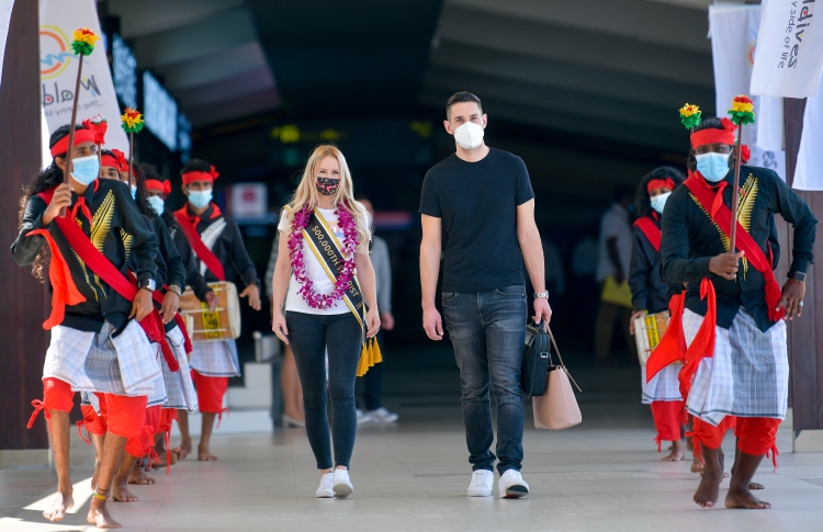 އުއްމީދަކީ ދުވާލަކު އެވްރެޖްކޮށް 4،000 ޓޫރިސްޓުން