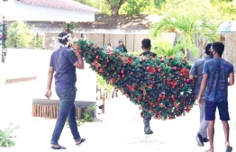 Police 'arrested' and removed a Christmas tree that was placed outside Kaani Beach Hotel, Maafushi. PHOTO: FACEBOOK