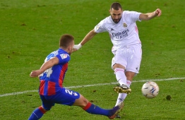 Real Madrid's French forward Karim Benzema (R) vies with Eibar's French defender Kevin Rodrigues during the Spanish league football match between SD Eibar and Real Madrid CF at the Ipurua stadium in Eibar on December 20, 2020. (Photo by ANDER GILLENEA / AFP)