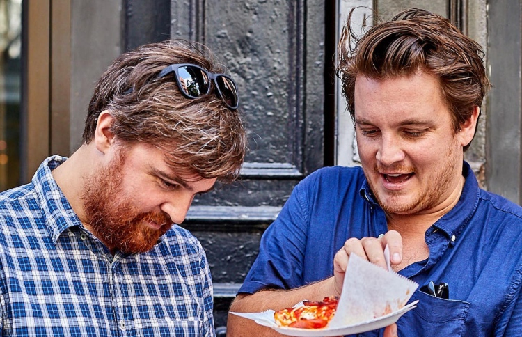 ޖޭމްސް އާއި ތޮމް.