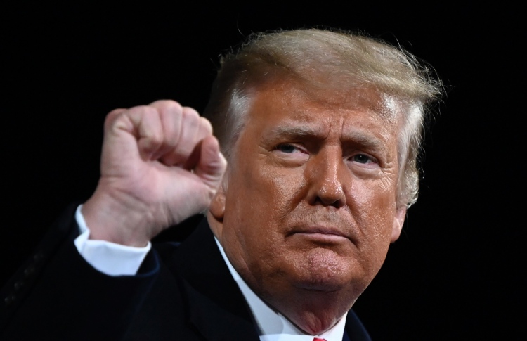 ޓްރަމްޕް ހައްޔަރު ކުރަން އީރާނުން ރެޑް ނޯޓިސް ނެރެފި