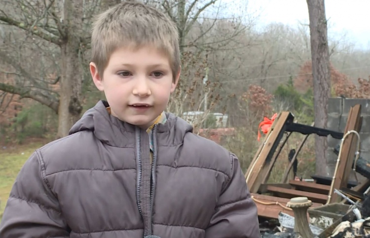 ރޯވެފައިވާ ގެޔަށްވަދެ 7 އަހަރު ކުއްޖަކު ކޮއްކޮ ނެރެފި