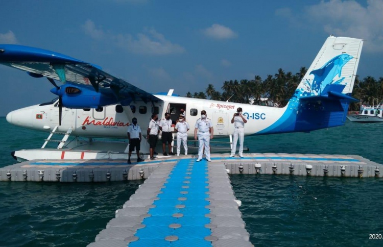 މަލިކުގެ ފުރަތަމަ ވައިގެ ދަތުރު މޯލްޑިވިއަންގައި