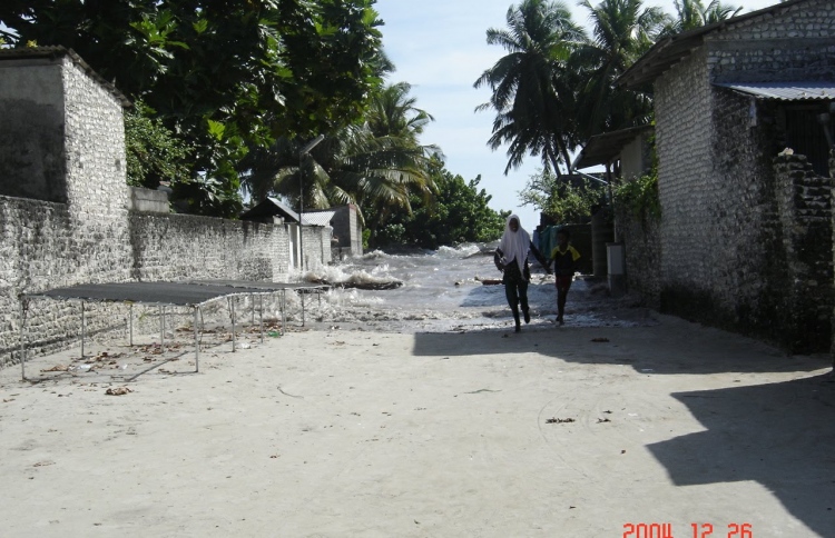 މަންމަ މި ކިޔައިދެނީ އެ ބިރުވެރި ވަގުތުކޮޅު