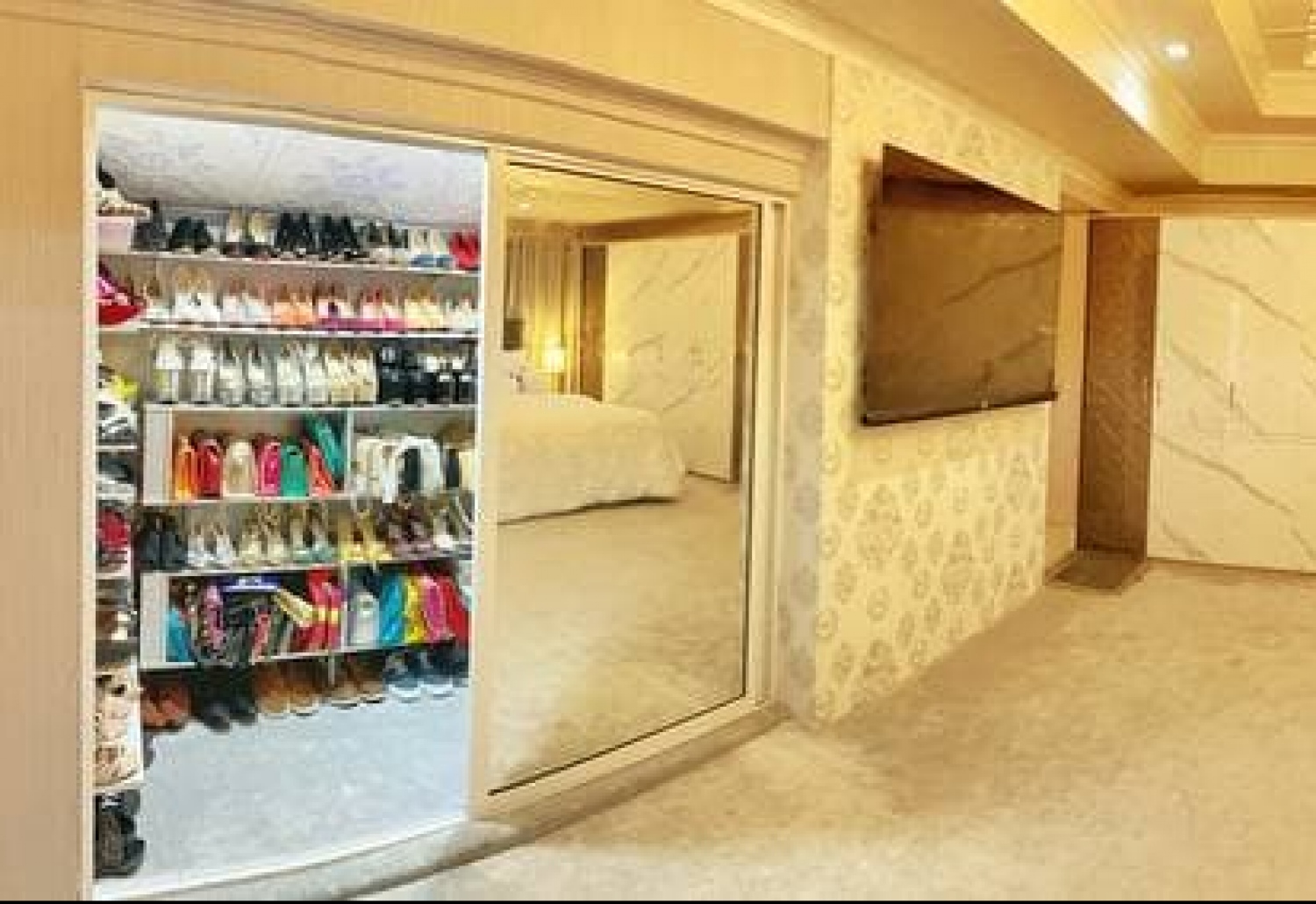 އައްޒަގެ އެޕާޓްމަންޓް: މުއާ އަމިއްލަ އަތުން ވަޑާންކޮށްގެން މިތަން ހެދީ އައްޒަ ބޭނުންވި ގޮތަށް.-- ފޮޓޯ: މުއާއްޒަ