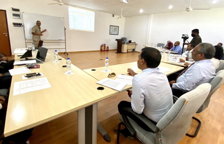 ފްލައިން ސްކޫލްގެ މައްސަލާގައި ފިޔަވަޅު އެޅުން ލަސް