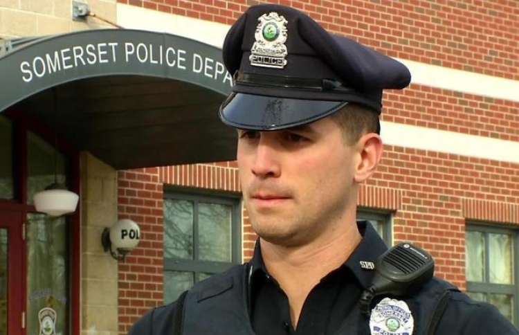 ވައްކަންކުރި ބައެއްގެ ބިލް ދެއްކީ ފުލުހެއް