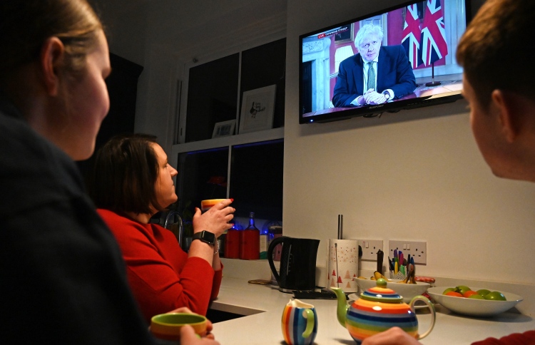 އާ ވެރިއަންޓާ ގުޅިގެން އިންގްލެންޑް ލޮކްޑައުންކޮށްފި