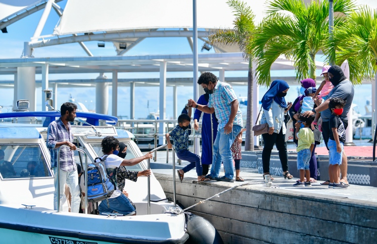 މޮނިޓަރިންގައި އޮތަސް ދެޑޯޒް ޖެހި މީހުން ދޫކޮށްލަންޖެހޭ