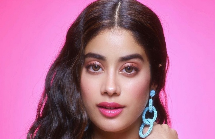 "މިސްޓަ އިންޑިއާ" ޓްރިލޮޖީގެ ބަތަލާ އަކީ ޖާންވީ؟