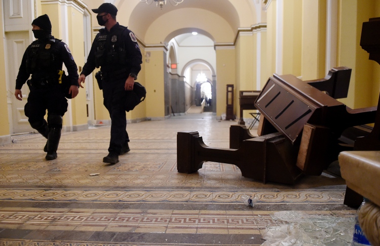 ކޮންގްރެސްގެ ހަމަނުޖެހުމުގައި ފުލުހަކު މަރުވެއްޖެ