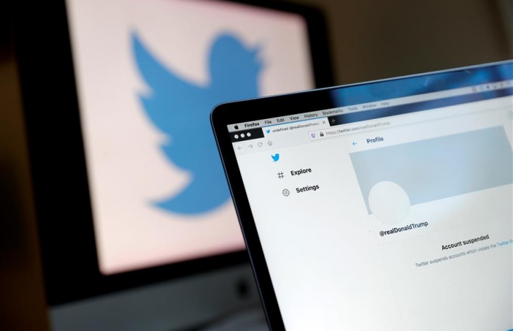 ޓްވިޓާ އިން ޓްރަމްޕް ދާއިމަށް ސަސްޕެންޑްކޮށްފި