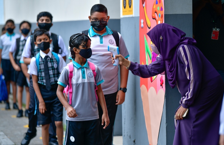 ވެކްސިން ނުޖަހާ މީހުން ސްކޫލުތަކަށް ވަނުން މަނާ