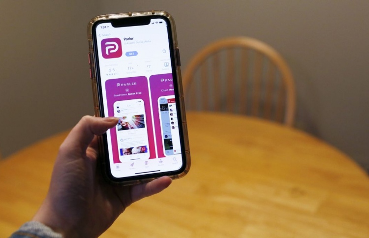 ޓްރަމްޕުގެ ސަޕޯޓަރުން ގިނަ "ޕާލާ" އެޕް ނަގައިފި