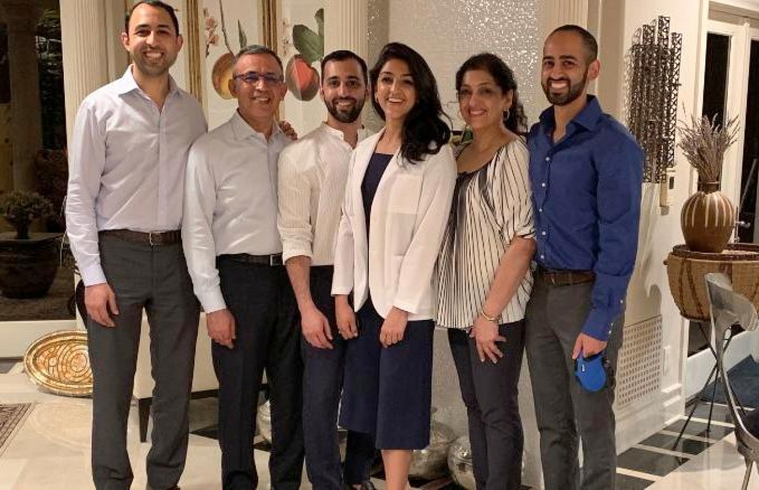 ޑރ. އަތީލް އާއިލާއާ އެކު.