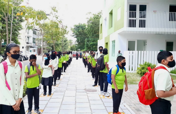 މުހިންމީ ބަލި ޖެހުނުތަން، ސްކޫލުގައި މައްސަލައެއްނެތް