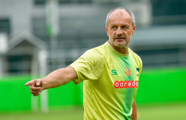 އީގަލްސް އަތުން މޮޅުވުން މުހިންމު: މާޒިޔާގެ ކޯޗު