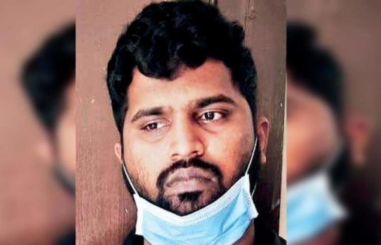 ލޯބިވެރިޔާއަށް ބުލީކުރާތީ ލެޕްޓޮޕް ވަގަށް ނަގާ މީހެއް