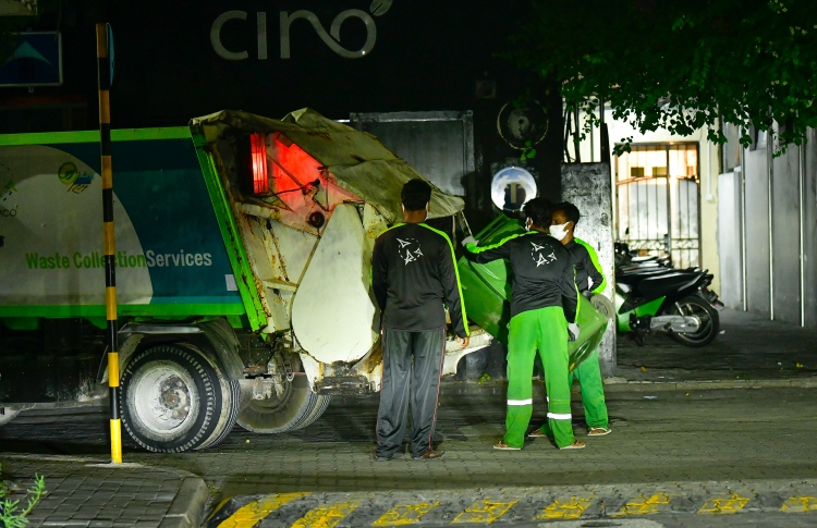 ދޮރުމަތިން ކުނި ނެގުމުގެ އަގު ބޮޑުކުރަން ވިސްނަނީ