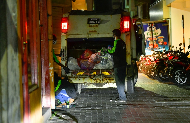 ކުނި ނެގުމުގެ ފީ ކަރަންޓް ބިލުގައި ހިމަނަން ފަށަނީ