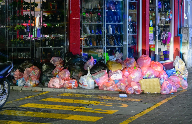 މަގުތަކަށް ޖަމާކޮށްފައި ވަނީ ހިދުމަތަށް ނުފެތޭ ކުނި