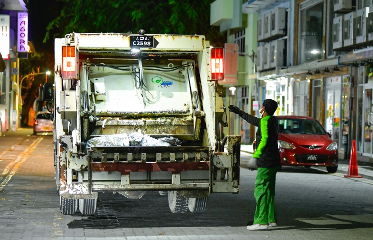 ކުނި އުކަން އުޅަނދުތަކުން ނަގާ ފީ ކުޑަކޮށްފި