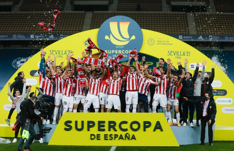 ބިލްބާއޯ ތަށި އުފުލާލިއިރު މެސީ އަށް ރަތެއް