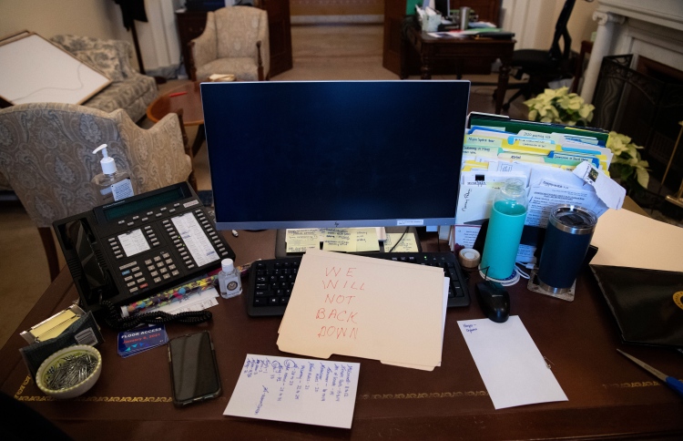 ވަގަށްނެގި ޕެލޯސީގެ ލެޕްޓޮޕް ރަޝިޔާއަށް ވިއްކަން އުޅުނު