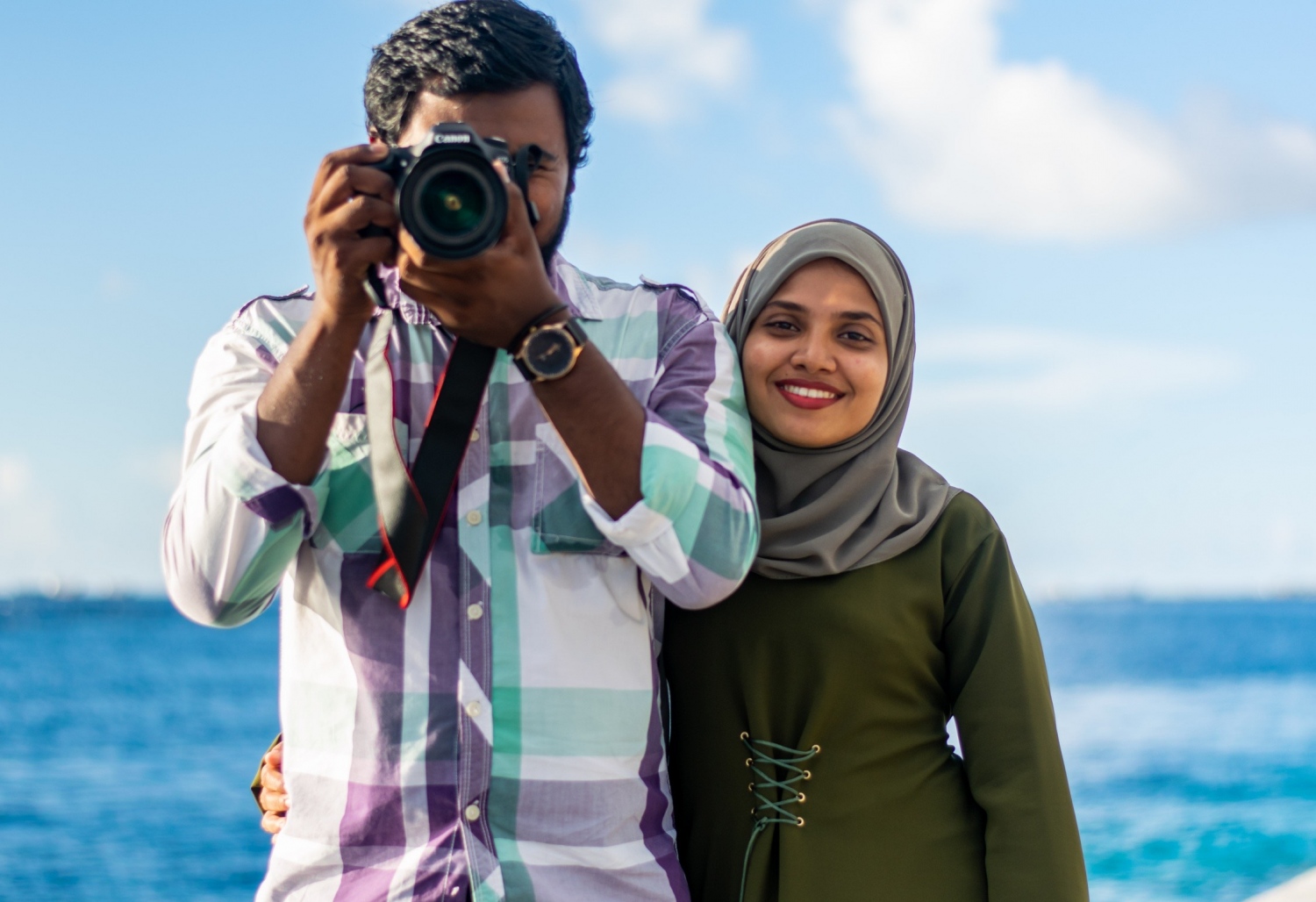 ފާތިމާ އާއި އޭނާގެ ފިރިމީހާއެކު: މި މަސައްކަތުގައި އޭނާގެ އެންމެ ބޮޑު ސަޕޯޓް.-- ފޮޓޯ:ފާތިމާސް ވޯޑުރޮބް